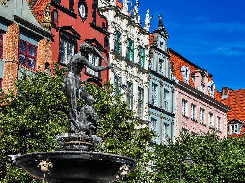 Atrakcje Gdańsk dla rodzin fontanna neptuna w centrum